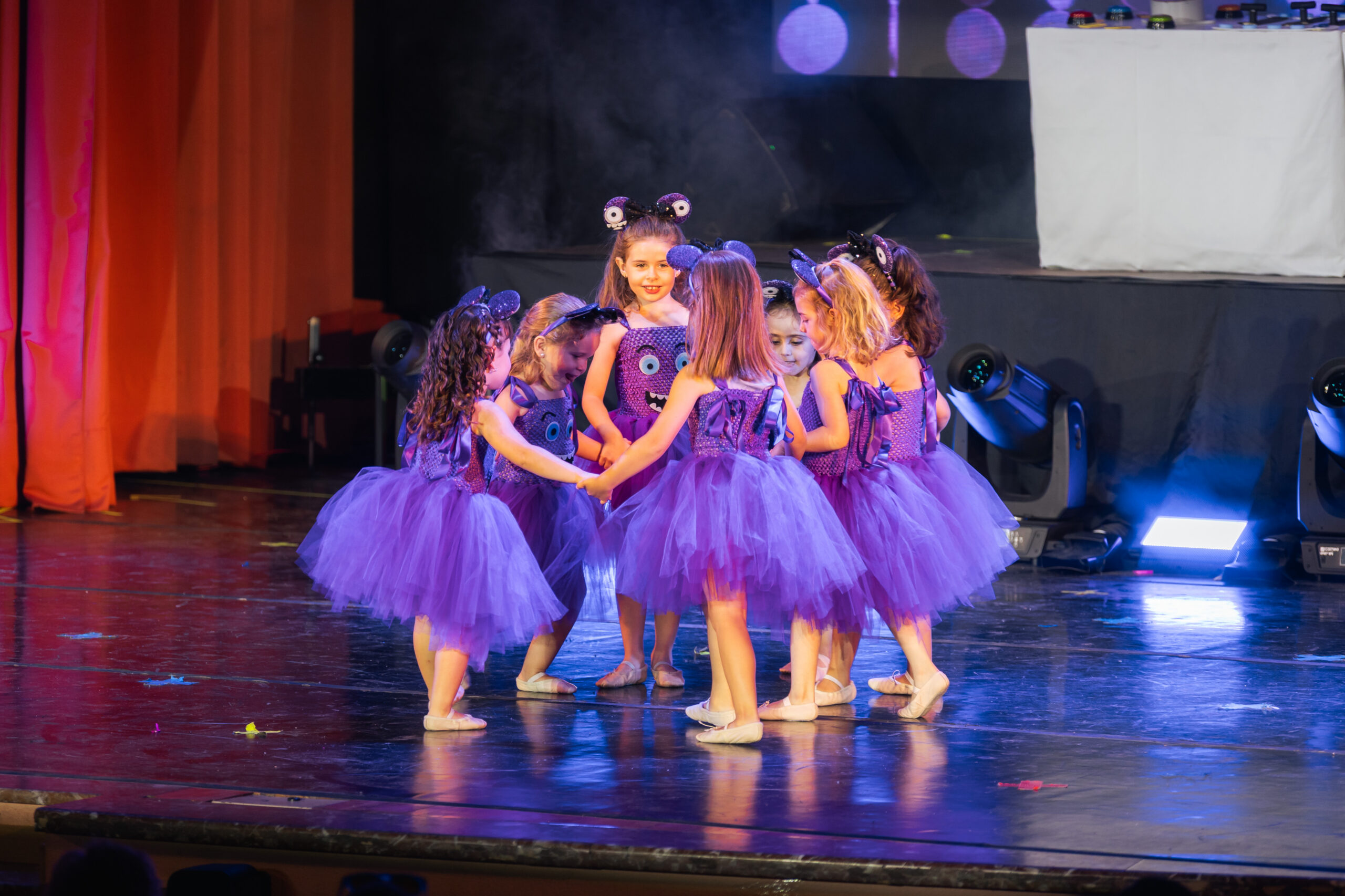 Representación de ballet clásico en teatro